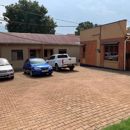 Lark Suites -Bukoto Kampala Eksteriør bilde